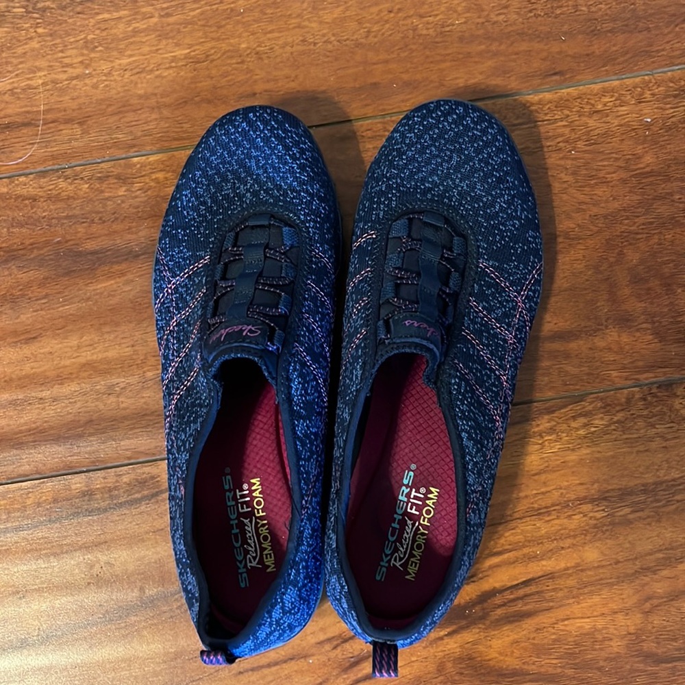 Skechers relaxed fit, memory foam, slip on tennis shoes